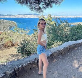 Аня